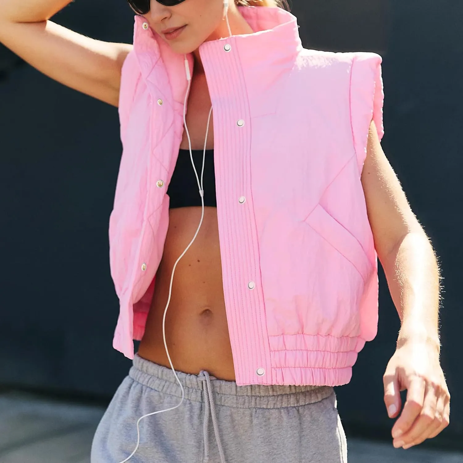 Ainangua Women Cropped Puffer Vest Button Sleeveless Light Jacket Scrunch Stand Collar Essentials Gilet with Pockets