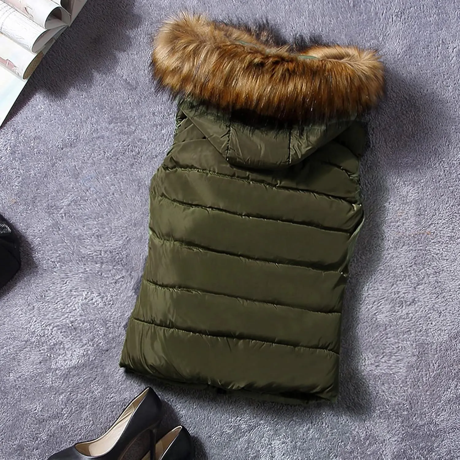 Dademeo Womens Puffer Vest with Fur Hood Winter Slim Fit Cropped Vest Coat Casual Outerwear Sleeveless Cotton-Padded Jacket