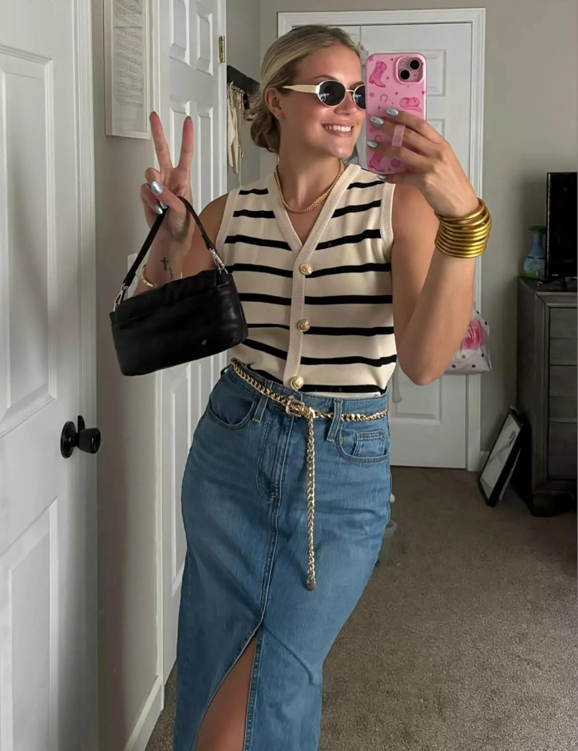 Women's Sleeveless Striped Sweater Vest Cropped Button Down Knit Vest Tops 2025 Trendy Outfits