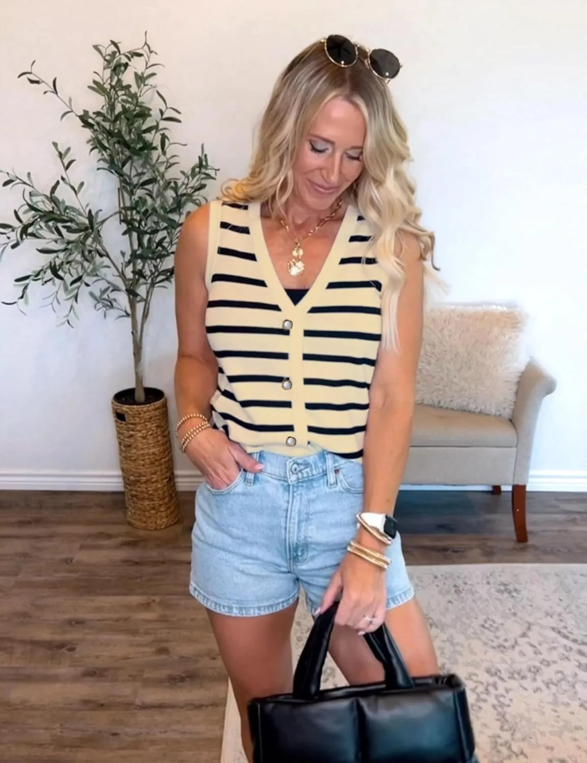 Women's Sleeveless Striped Sweater Vest Cropped Button Down Knit Vest Tops 2025 Trendy Outfits